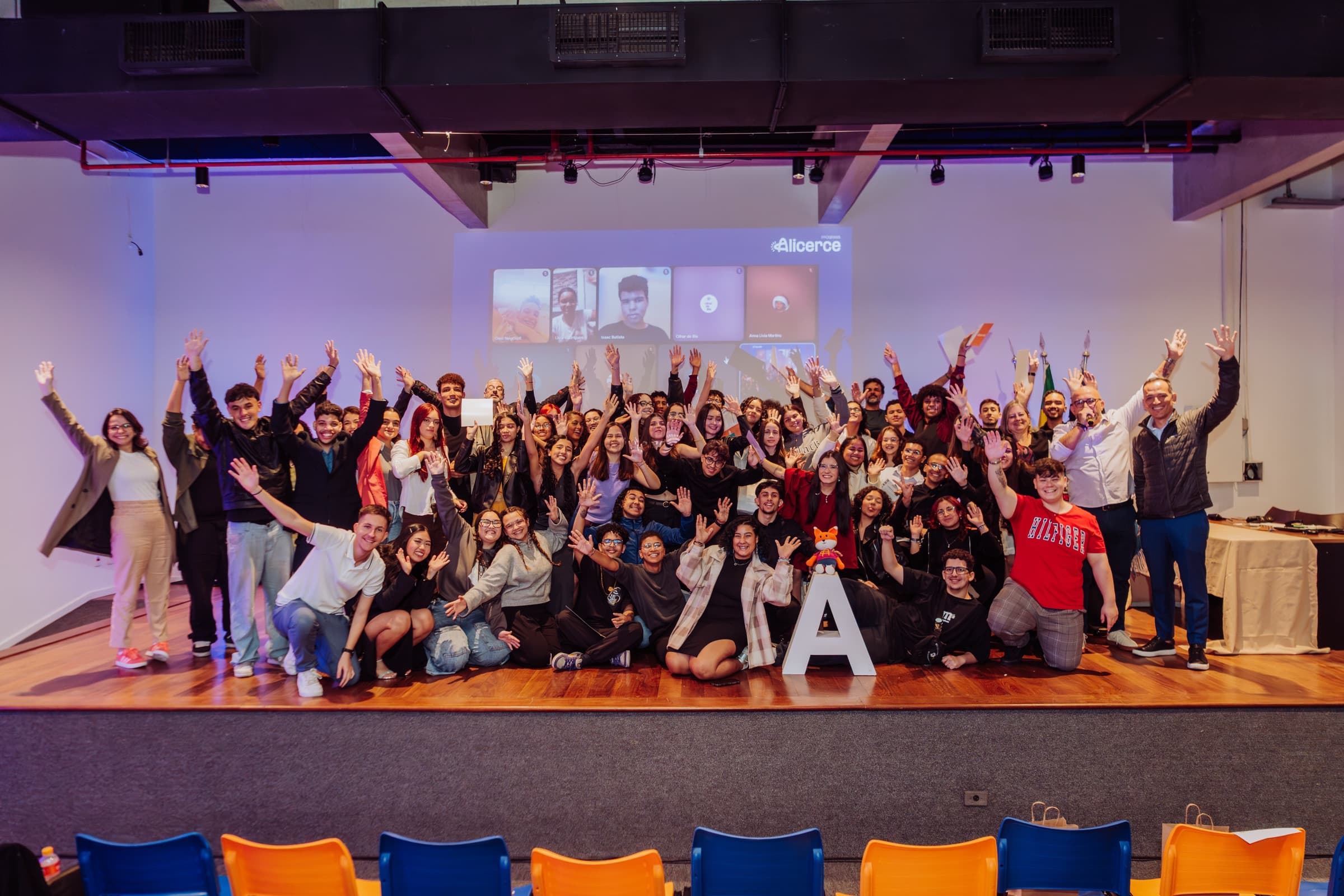 Encontro do Programa Alicerce — jovens do Olhar de Bia